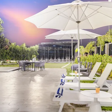 ELIVAAS Meraki Luxe 6BHK Glass Villa