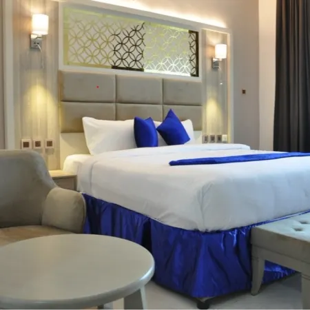 SpringHill Hotel & Suites-Guest Room