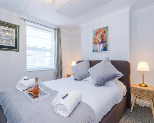 Cozy 3-Bed Home by 53 Degrees Property, Perfect for Business & Groups! Hotel a Leek