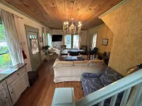 Colonial on College-Historic 3 Beds and Sofa Bed, Skeeball, Golfcart-Extra
