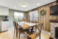 Pocono Lake Home w/ Fire Pit: Walk to Ski Hill! - Homestays