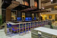 Embassy Suites by Hilton Sacramento Riverfront Promenade - بار
