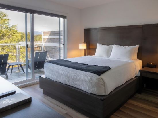 Tofino Resort + Marina