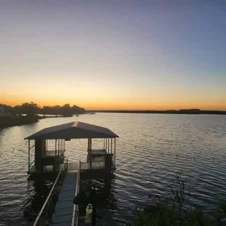 Peaceful Lakefront Retreat - Dock, Kayak & Sunrise Views - Sleeps 12