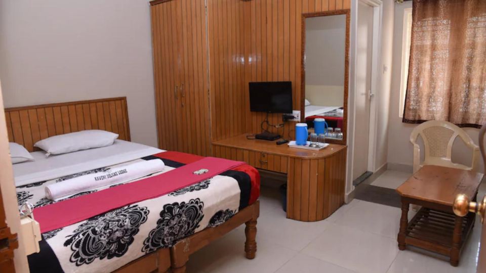 Goroomgo Kaveri Deluxe Lodge Bengaluru