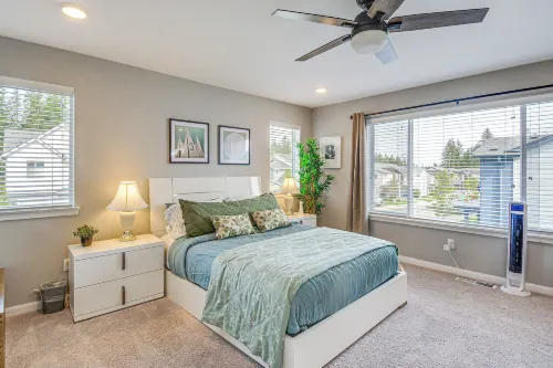 Fenced Yard & Grill! Family Haven in Port Orchard - Homestays