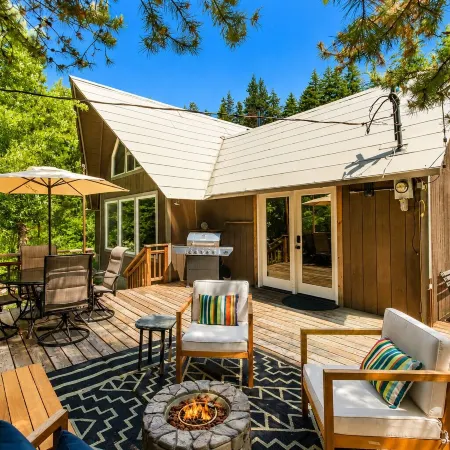 Trobele 3 Bedroom Home by NW Comfy Cabins by RedAwning