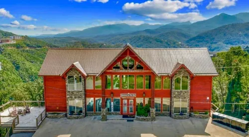 Skyline Splendor: Luxe Retreat with Breathtaking Views over Downtown Gatlinburg