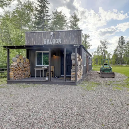 On the Flathead River! Rustic Saloon-Themed Cabin