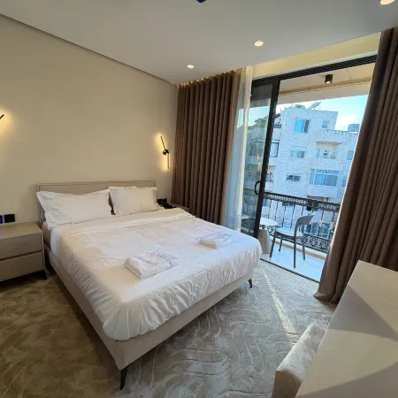 410 tara-JRE Jabal Al Lweibdeh with stunning view