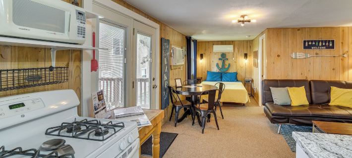 Lakeside Reeds Spring Home w/ Pool Access & Deck! Hoteles en Condado de Stone