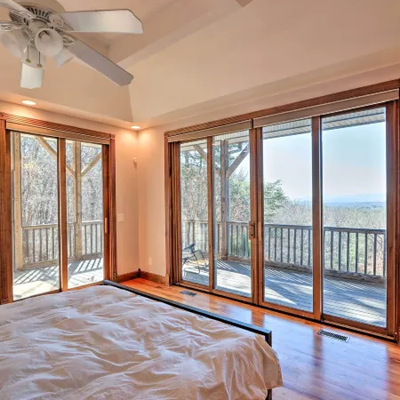 Expansive Murphy Retreat w/ Mountain Views!