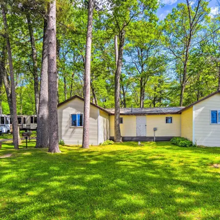 Stone Lake Cabin Grill and Access to Fishing!