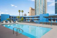 Travelsuites Inn - โมเทล