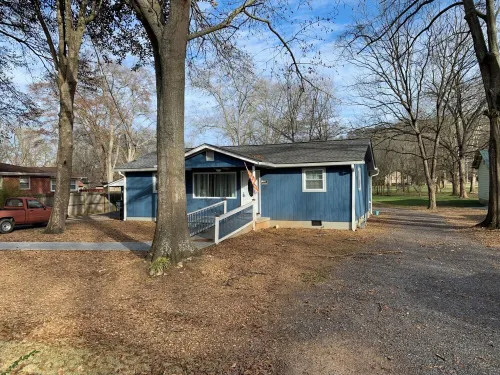 Blue House on the Creek - 3-Star