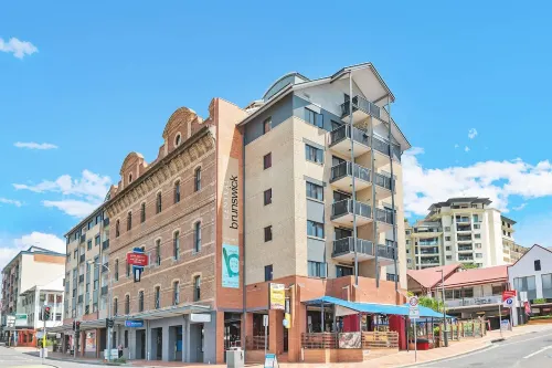 Two Seconds to…everything! 1Bed/1Bath/1Car/CBD Views - appartements de vacances