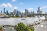 Wow! ~ Skyline City, Water + Story Bridge Views - 3-Star