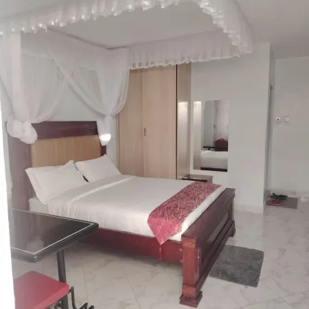J & J Olosho Hotel