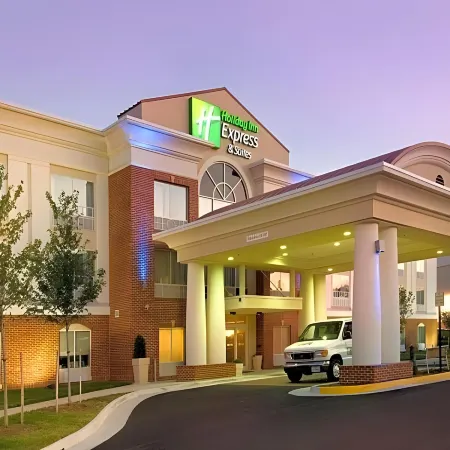 Holiday Inn Express & Suites Alexandria