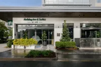 Holiday Inn & Suites Sunshine Coast by IHG - parkir
