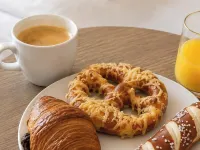 タワー ホテル フランクフルト レーデルハイム周辺のホテル
