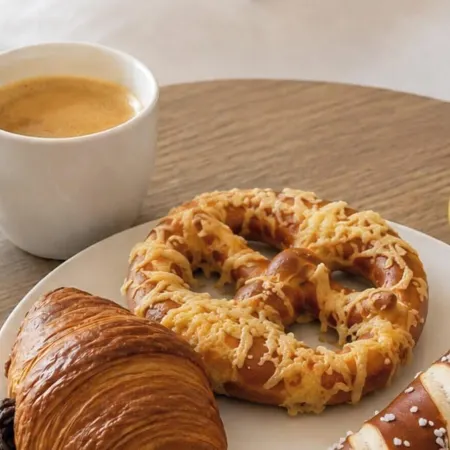 Tower Hotel Frankfurt Отели рядом с достопримечательностью «Редельхайм»