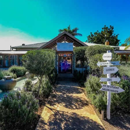 Lighthouse Guesthouse & Cafe