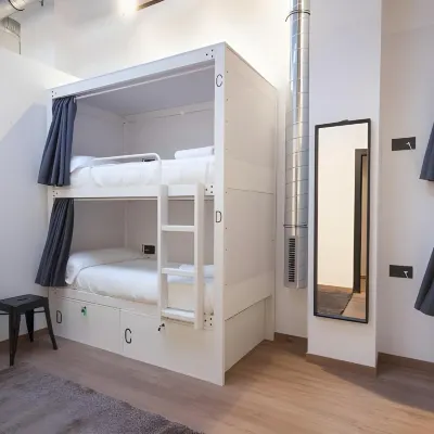 Airhostel Barcelona Airport 24h Hotel berhampiran Barcelona Intl. Airport