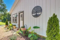 Close to Lake Chatuge! Modern Hillside Barndo Apt! - 4 Sao