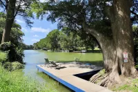 Romantic Cabin for Two! 12 miles to Schlitterbahn/New Braunfels, Gruene Texas. - Homestays
