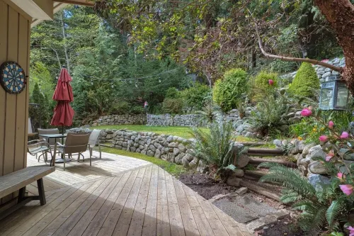 Cozy Home with Ocean and Mountain views. Family sized wth game room and deck - 4-Star