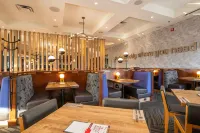 Sandman Hotel Red Deer - ที่มีสระว่ายน้ำ