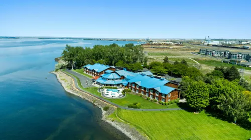 River Lodge and Cabins - Homestays