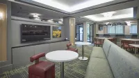 Hampton Inn Harrisburg-West - Parkplatz