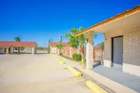 Pleasanton Executive Inn by OYO - parking