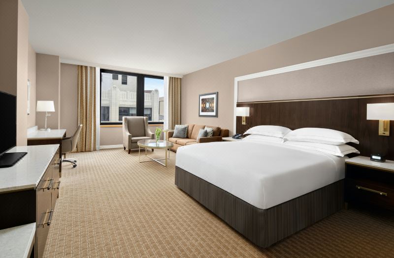Hilton Indianapolis Hotel & Suites