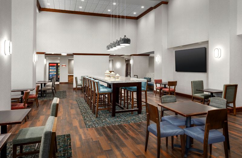 Hampton Inn & Suites Lake Mary at Colonial TownPark photo 5