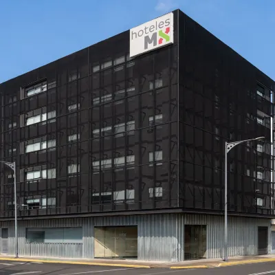 Hotel MX aeropuerto CDMX, Trademark Collection by Wyndham Hotels near LOS QUEMADOS JARDIN BALBUENA Park