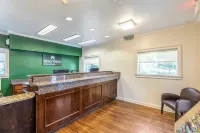 HomeTowne Studios Orlando-Cassleberry - parking