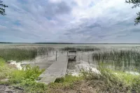 Waterfront Pelican Lake House w/ Dock - 2 estrellas