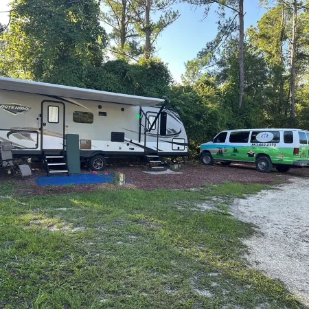 Nice camper in Old Town with fresh water springs all around. WIFI, AC and heat. Hotels in Dixie County