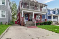 Work & Explore! Apt 6 Mi to Dtwn Detroit - 2-Star