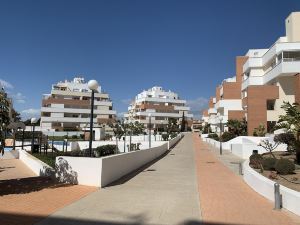 Playa Serena, 2 Bed 2 Bath Luxury Apartment 300m from Beachfront