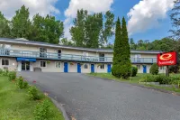 Econo Lodge Lee - Great Barrington Hotels in Lee