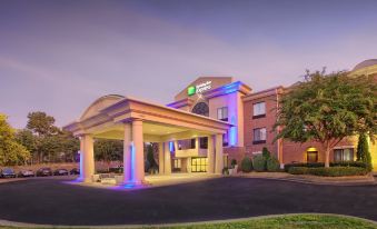 Holiday Inn Express & Suites Raleigh North - Wake Forest