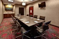 Holiday Inn Express Hutchinson