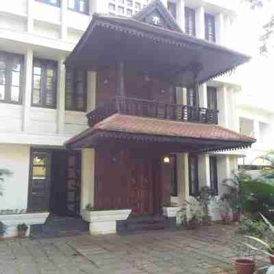 Avenue Kowdiar Hotel Exterior