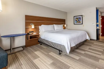 Holiday Inn Express & Suites Statesville فنادق في ستيتسفيل
