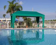Quality Inn Kennedy Space Center - Pool