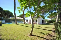 Perfect Retreat Overlooking Pinhal Golf Course, Private Pool, Off-Street Parking